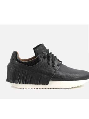 Esseutesse - Women's Fringe Leather Sneaker in black 36